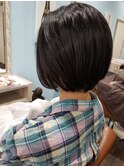 黒髪　ボブ　前下がり　ショート
