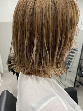 レア(LEA) 外ハネ × 切りっぱなし／イルミナカラーアディクシー【LEA】