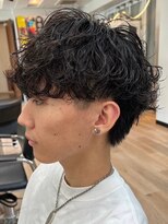 ウェイビーエフティフィフス 横浜西口(WAVEY ft.fifth)&nbsp;波巻きパーマメンズパーマメンズヘアツーブロックツイストパーマ