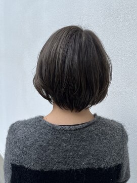 ベリー(berry) 落ち着きのあるオリーブグレー