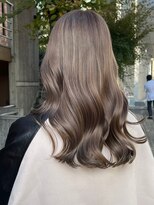 リムレスバイサンク 万代 新潟駅(LIMLESS by cinq) ミルクティーベージュレイヤーインナーカラーグレージュカラー