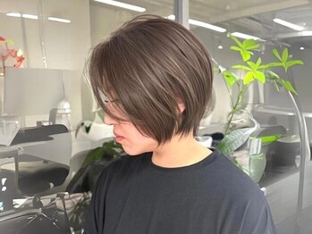 GBG 自由が丘の写真/《ショートヘア×脱白髪染めハイライトの組み合わせが◎》シルエット重視のヘアデザインで上品な印象に*