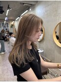 ミルクティーベージュ　グレージュカラー　レイヤースタイル