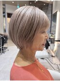 表参道丸みショートボブレイヤーカットアッシュグレー60代