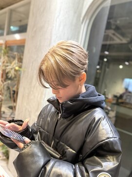 ボーイッシュハンサムショート/センターパート/刈り上げ女子