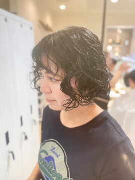 マティス 室見店(MATISSE) くるくるウェーブが主役。大人のパーマボブ。