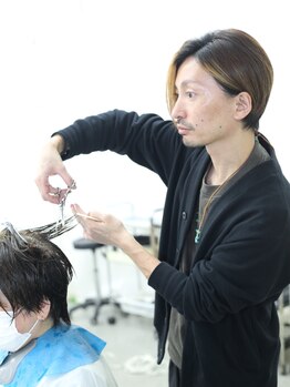 トンプソンへアグループの写真/ふんわりカールからストレートまで対応☆柔らかい質感のカールを実現します◎スタイリングも楽々に♪