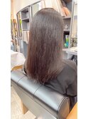 自然なまとまりが魅力　ストレートヘアロング　髪質改善