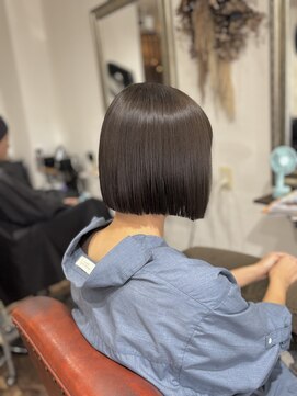 ヘアメイク アンフィ(amphi) 切りっぱなしボブ