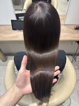 ジーナ 渋谷本店(Zina) 柔らかい質感のチョコレートブラウン