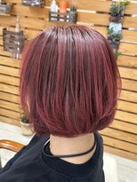 コンフィープラス(comfy plus) 似合わせカットにグレイヘアーで楽しむハイトーンレッドカラー