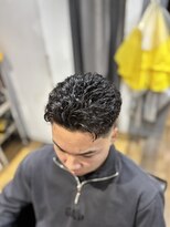 バーバーブロス(BAR BER bro's)&nbsp;極道パーマ/波巻きツイストスパイラル/刈り上げセンターパート