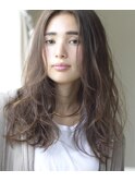 大人かわいい 長め前髪の柔らかロングパーマ 〔Belle表参道〕