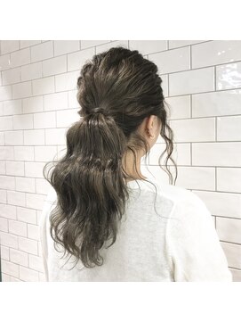 ループウエスト(LOOP WEST) 波巻きポニーテール