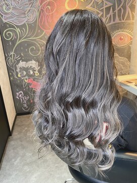 スパークスヘア(Sparks hair) ダークカラーとグレーシルバーの掛け合わせはカッコええんよ。
