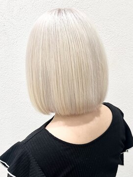 ステア ケース(stair case) ハイトーンホワイトミルクティーミディアムボブ