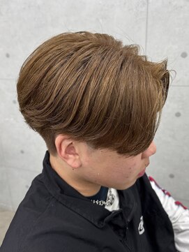 エデアンルクラ 下通(EDEAN Leclat) 熊本メンズカラー センターパート ミルクティー MEN'S HAIR
