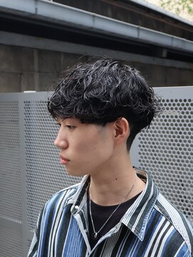 シーンバイラッド ヘルム(SCENE by RAD helm) 波巻きプードルパーマ