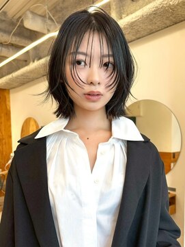 ノイカーム(noi Calm) 顔周りレイヤーカットくびれヘアミルクティーベージュカラー韓国