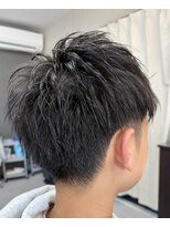 エヌハブル(N-Huble)&nbsp;ツーブロックショート　アップバング　メンズスタイル