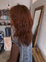 エイト(eito) 柔らかいウェーブに、肌なじみのいいオレンジカラー
