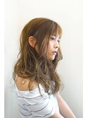 斜めバング。ルーズウェーブ スタイル