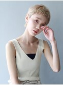 ミニマルな大人のハイトーンショート