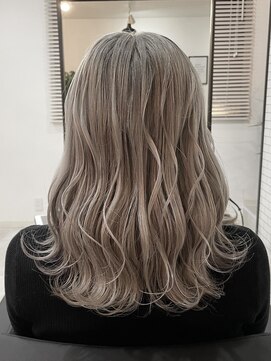 リベルテ 岡崎店(Liberte) 【ホワイトベージュ】2ブリーチ必須☆