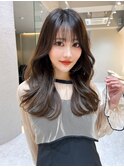 クビレシルエットで好感度も小顔効果もどちらも獲得
