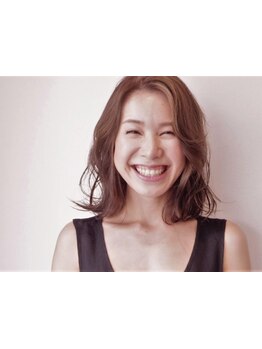 30代からの髪質改善×大人美髪サロン。広々した空間で、じっくり丁寧なヘアケアを体験しませんか？