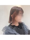 ピンクベージュのイヤリングカラー