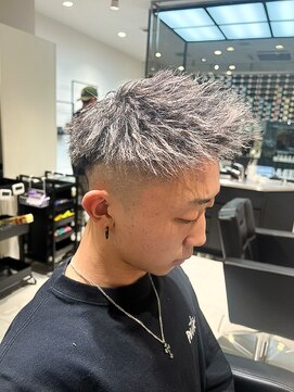 レボ 片町店(Revo) ジェットモヒカン×ツイストパーマ×ホワイトメッシュ