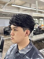 ニコ トウキョウ ロジック(nico TOKYO Logic)&nbsp;刈り上げセンターパートテーパーフェードカットニュアンスパーマ