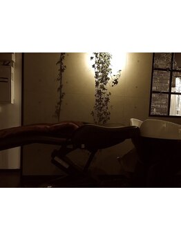 【最高水準のフルフラットのシャンプー台】を使用◎日頃の疲れを癒してくれる贅沢サロン♪極上の癒しを。