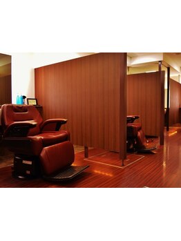 【プライバシーが保たれる半個室空間】高度な技術と提案力で最高のスタイリングに☆駅スグ＜理容室＞