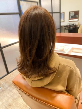 マーリャヘアー(mallia hair) くびれミディ×外ハネレイヤー