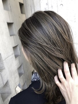 リバレッジ 広尾(Leverage) 大人の外国人風グレージュバレイヤージュ