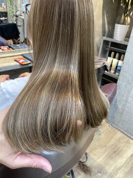 リィリ バイ ロダット 横浜(rili by LODAT) ハイライト×ベージュ【rili横浜】