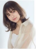 大人可愛い外ハネミディアム 透明感ベージュカラーくびれヘア
