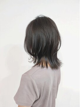 コヨミ(koyomi) インナーカラー際立つ大人ミディアムレイヤー20代/30代/40代