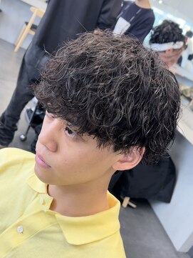 フィフス トウキョウ (fifth TOKYO) メンズマッシュウルフセンターパート波巻きパーマメンズカット