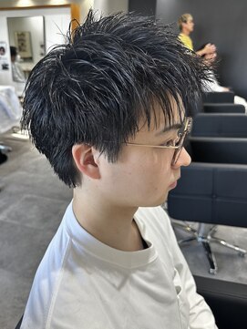 ヒュイル バイ ニアウ(Hwyl by Niau) メンズショートパーマニュアンスパーマスパイキーショート