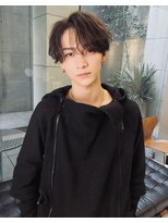 ミディアム　ニュアンスパーマ　センターパート　スパイラル