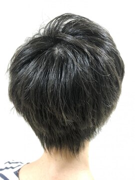 コム(com by neolive) ボーイズ風ショートレイヤー3