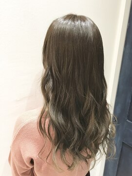 フェリア 松山(Feria) 【Feria松山】赤みなしのグレイジュカラー