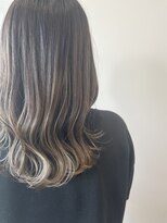 クム(QUMU)&nbsp;アッシュベージュ×ハイライト