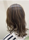 カーキーベージュ