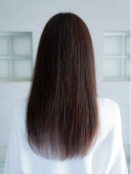 クララ トヨハシ(CLALA Toyohashi)の写真/クセをしっかり伸ばしながら髪を保護・強化して、憧れのツヤサラ美髪へ導く！個性を活かす部分矯正も可能◎