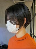 ショートカットくびれショート前下がりボブベージュカラー40代