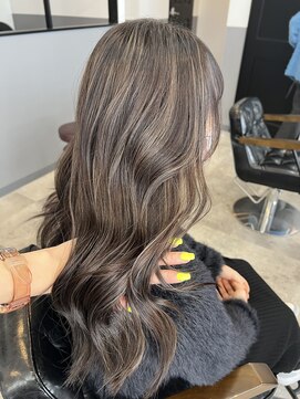 ロイ(ROI) 立体感あるハイライトカラー